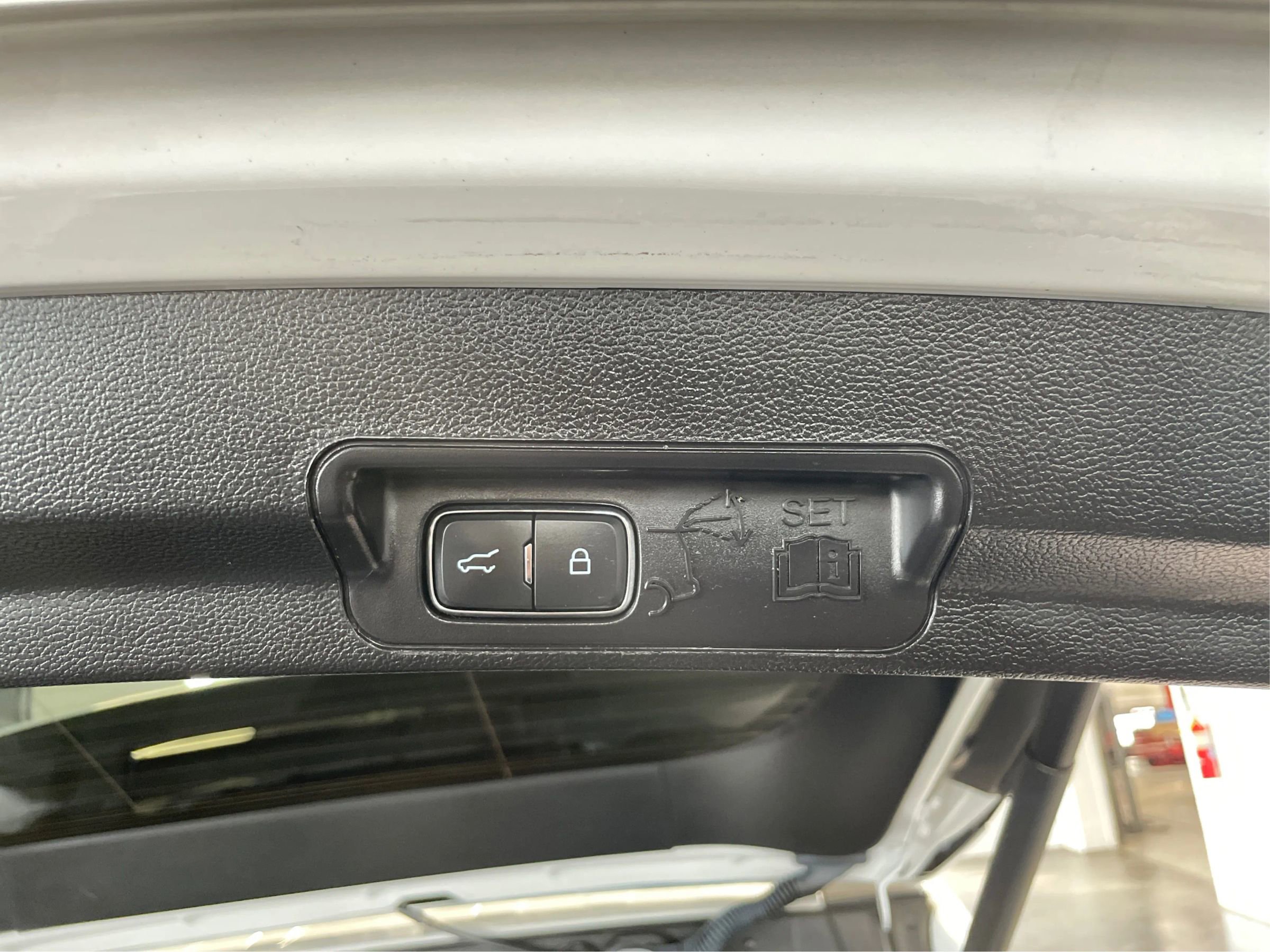 Used 2020 Ford Explorer XLT w/ Equipment Group 202A image 14