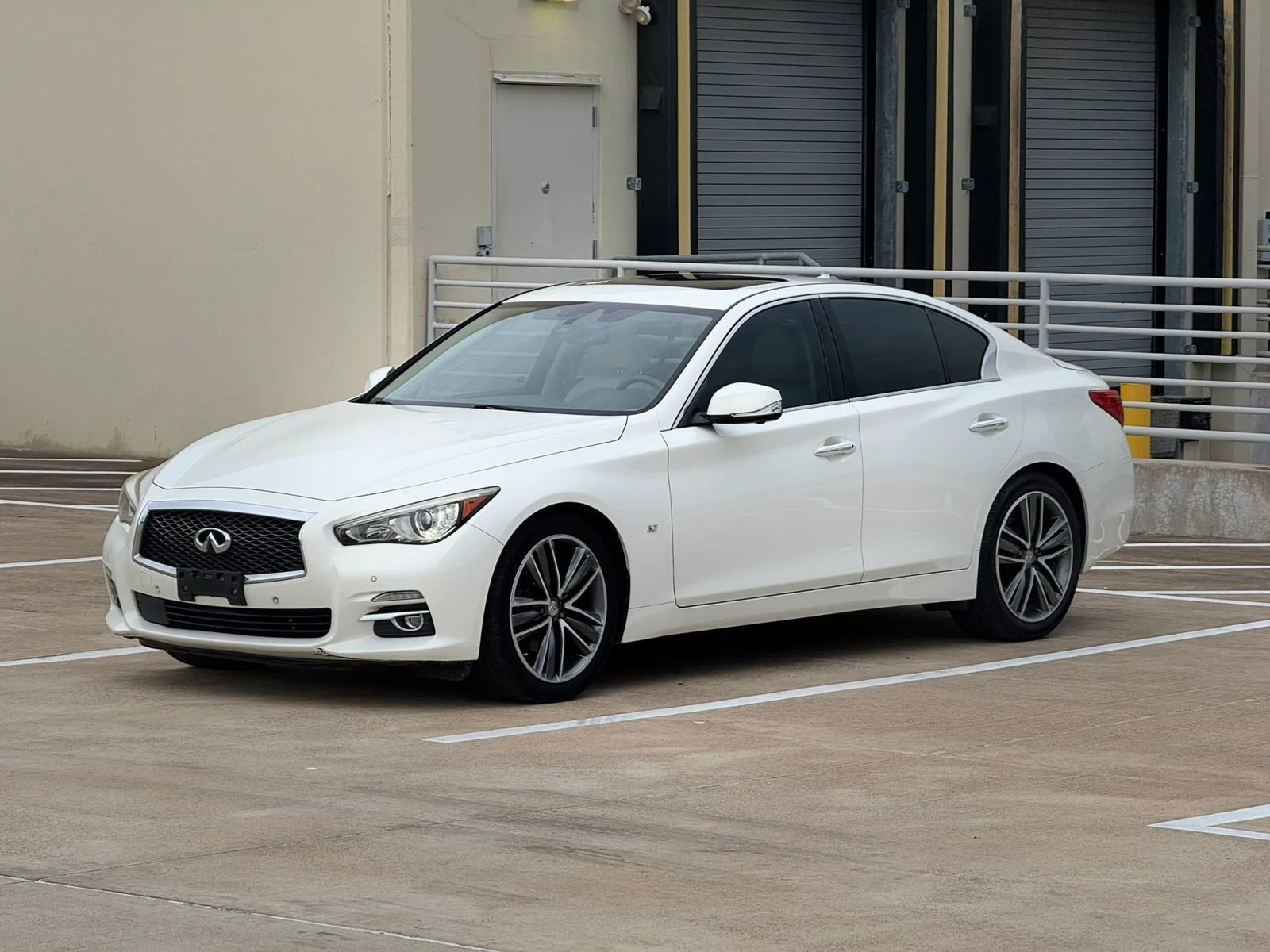Used 2015 INFINITI Q50 Premium w/ Technology Package RWD image 3