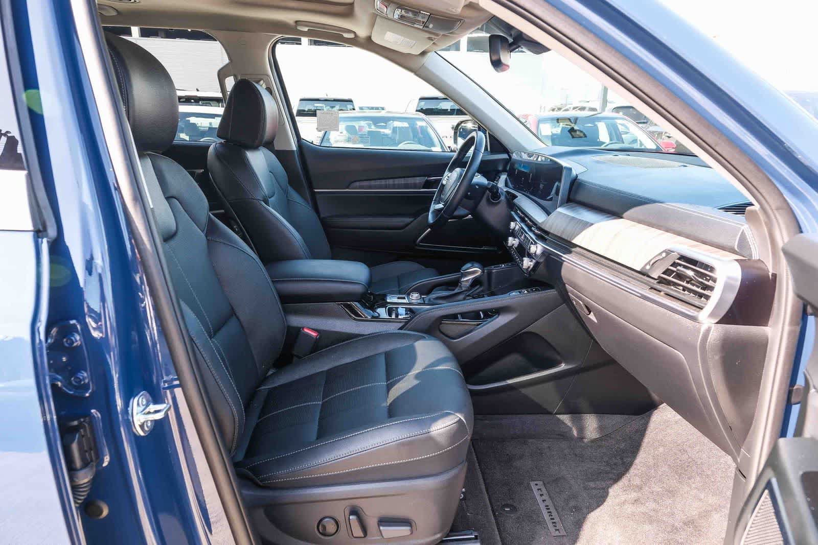 Used 2024 Kia Telluride SX w/ Towing Package AWD/4WD image 14