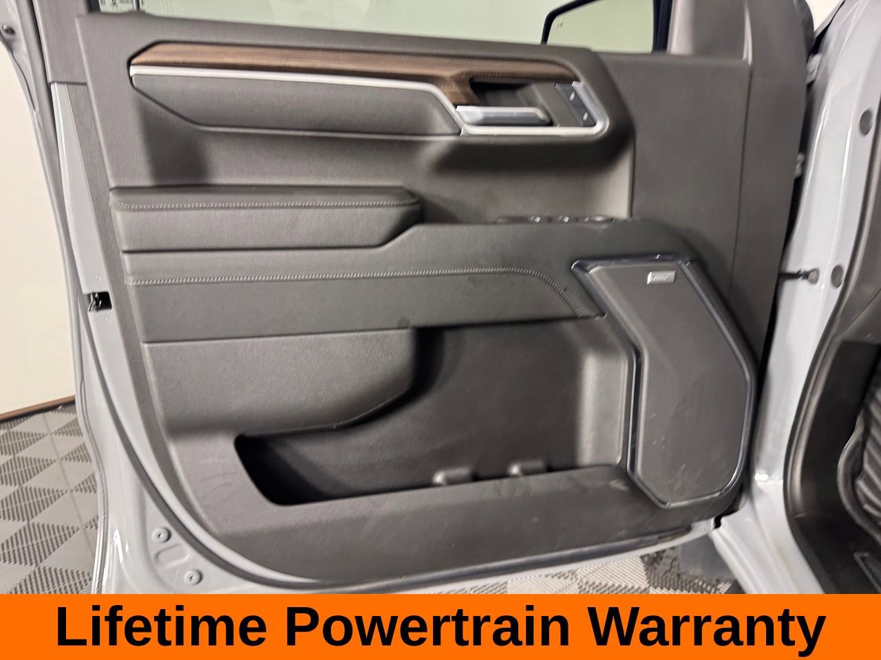 Used 2024 Chevrolet Silverado 1500 LT Trail Boss w/ Convenience Package II AWD/4WD image 11