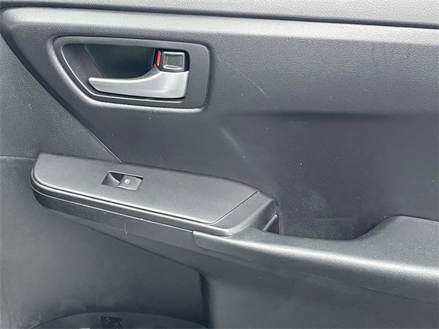 Used 2017 Toyota Camry SE image 20