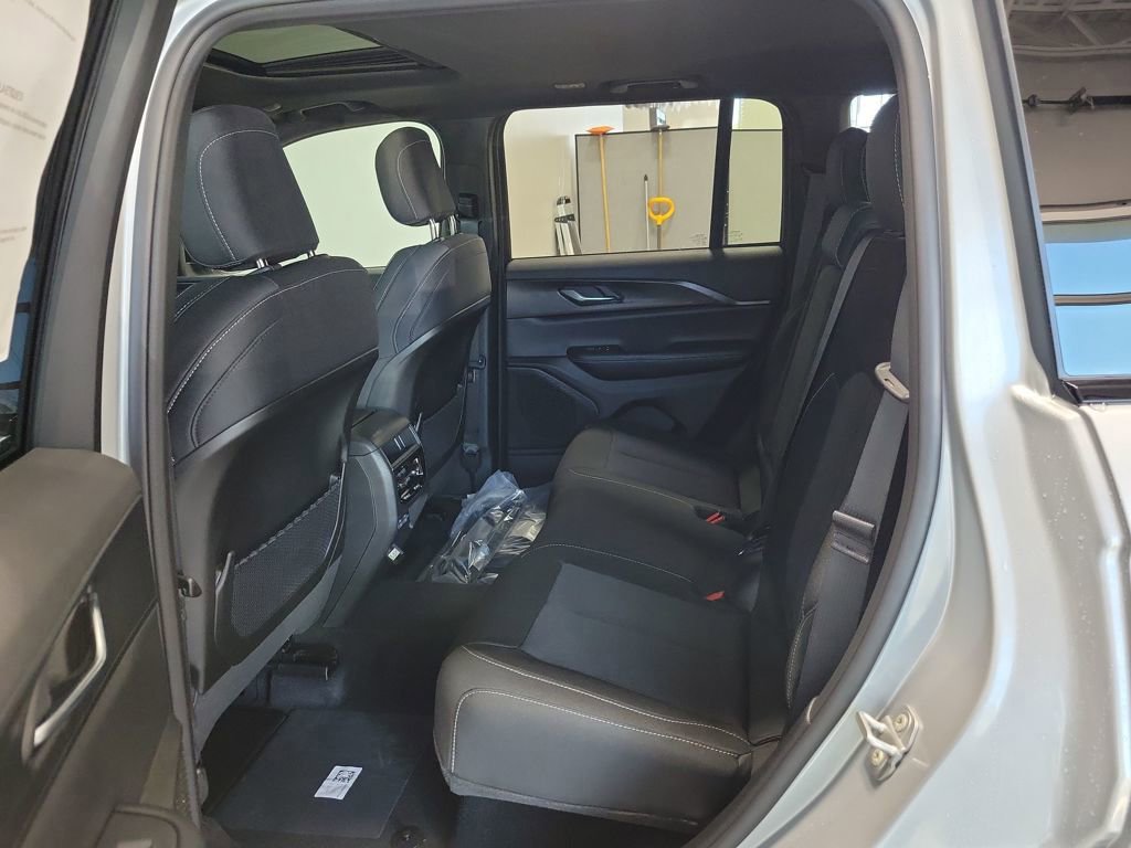 New 2026 Jeep Grand Cherokee Laredo X image 9