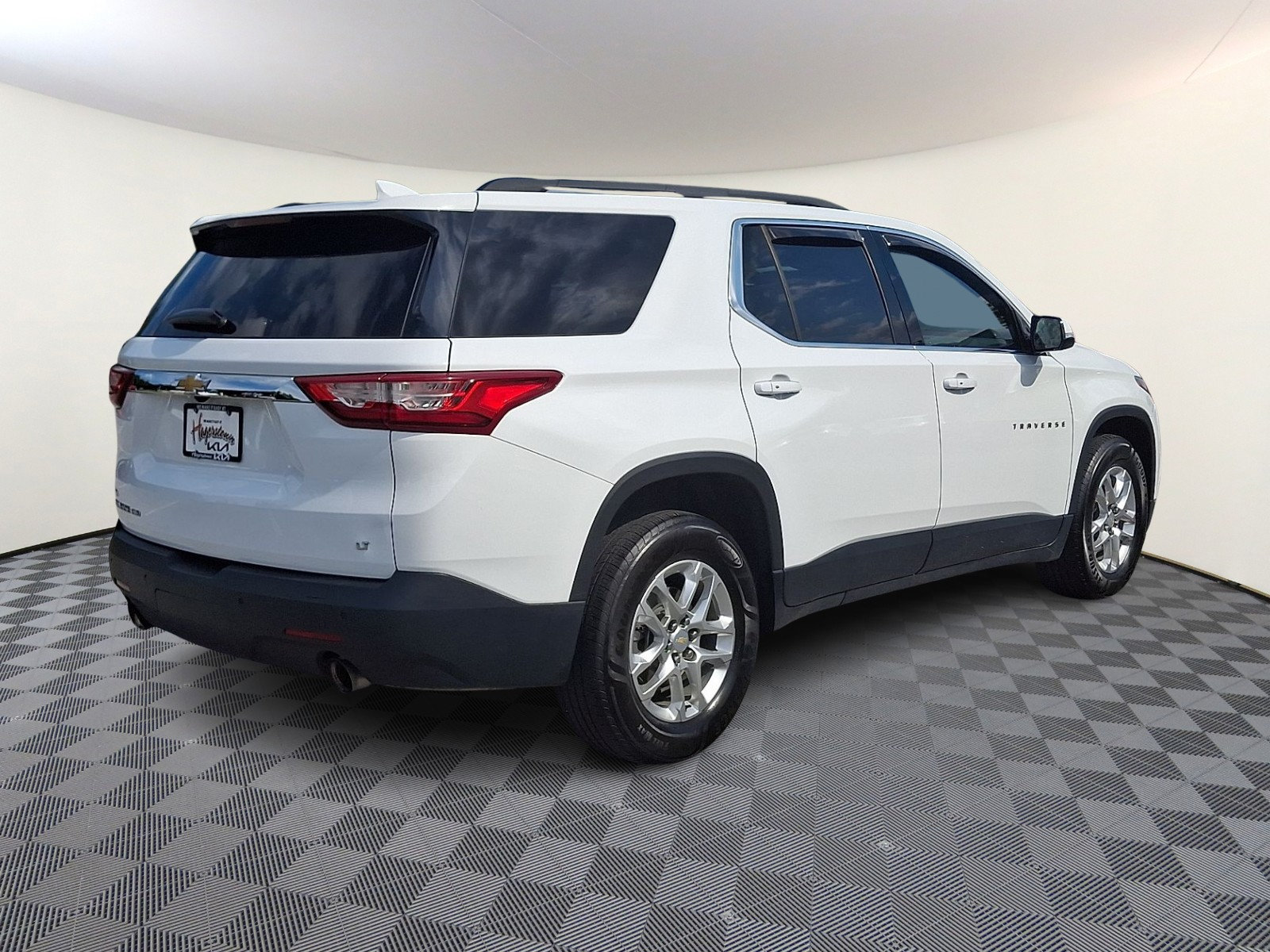Used 2020 Chevrolet Traverse LT w/ LPO, Floor Liner Package AWD/4WD image 6