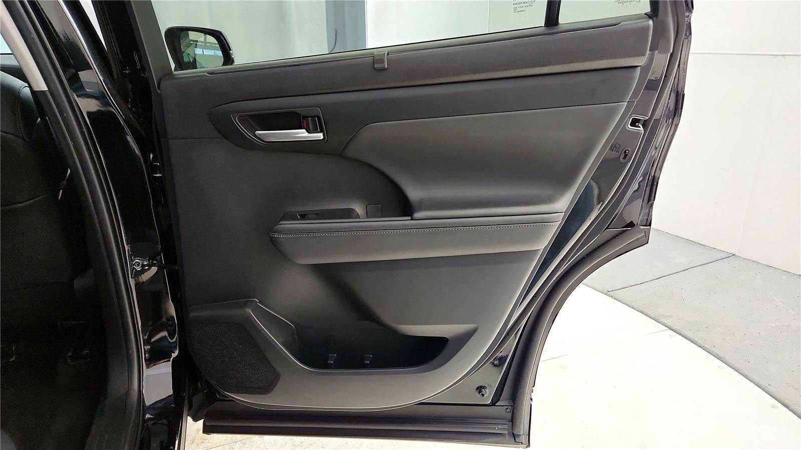 Certified 2024 Toyota Highlander XLE image 19