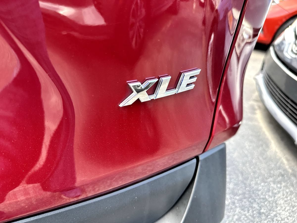 Used 2021 Toyota RAV4 XLE w/ Convenience Package FWD image 33