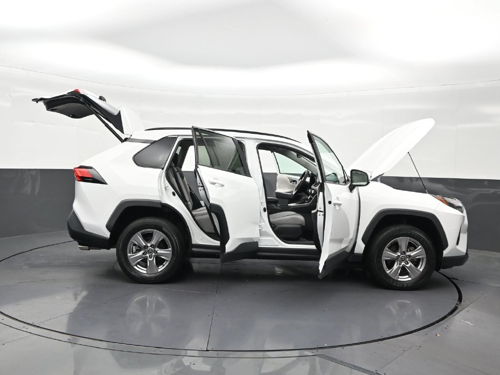 Used 2022 Toyota RAV4 XLE w/ Convenience Package FWD image 35