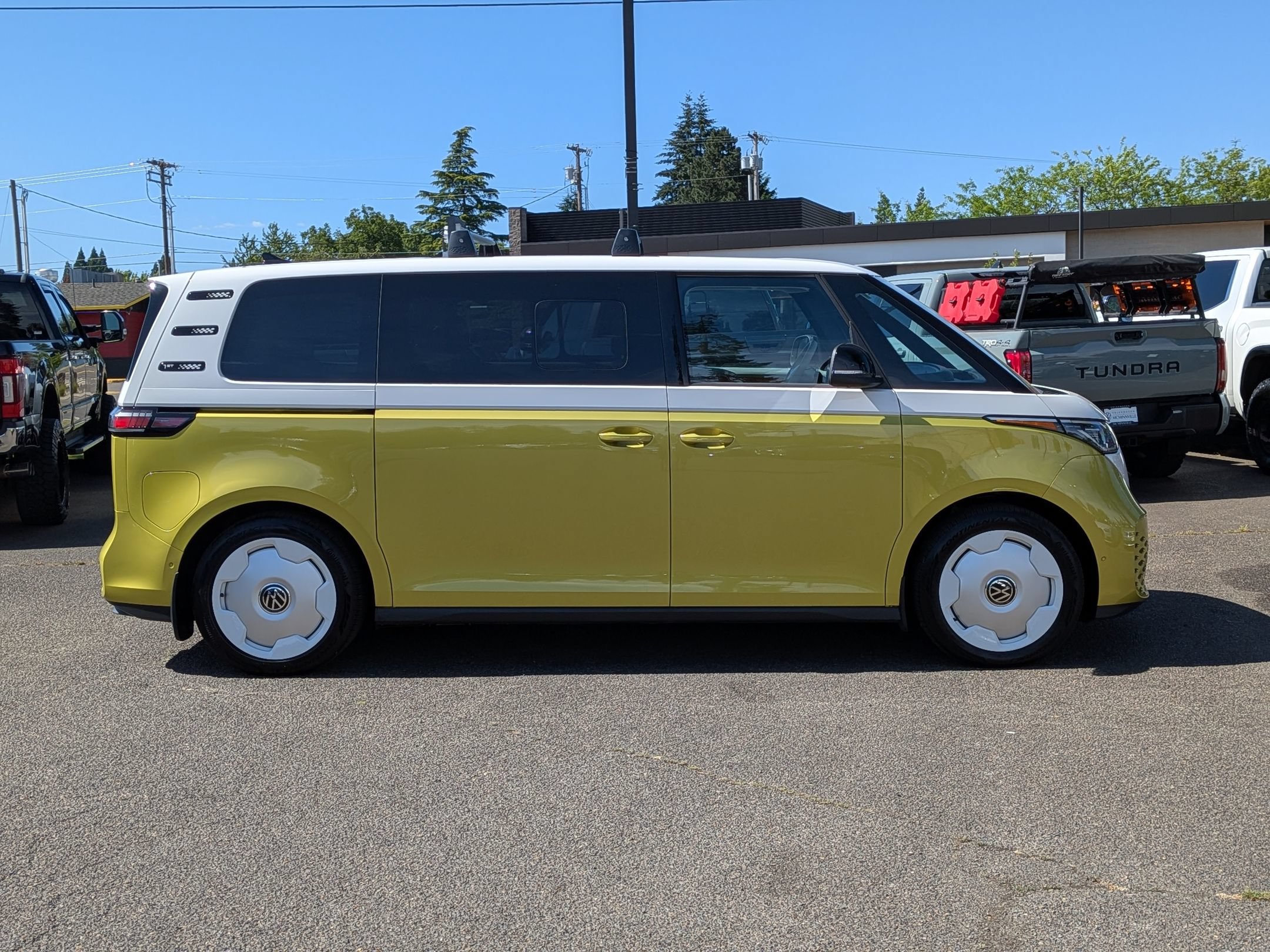 New 2025 Volkswagen ID. Buzz 1st Edition AWD/4WD image 6