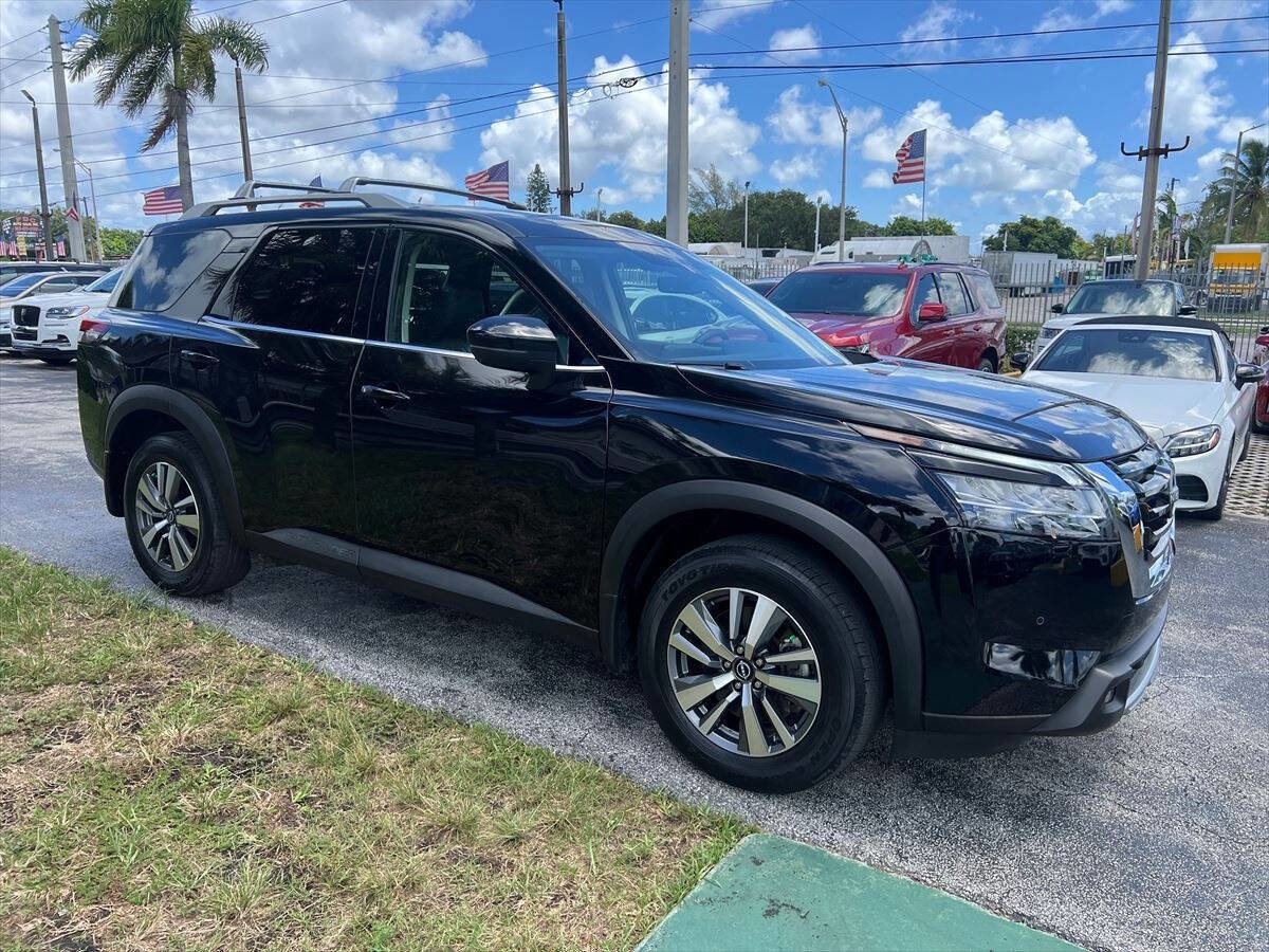 Used 2024 Nissan Pathfinder SL image 4