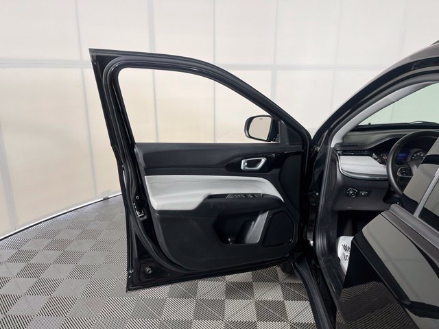 Used 2022 Jeep Compass Limited AWD/4WD image 12