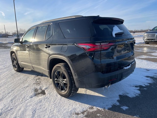 Used 2023 Chevrolet Traverse LT image 2