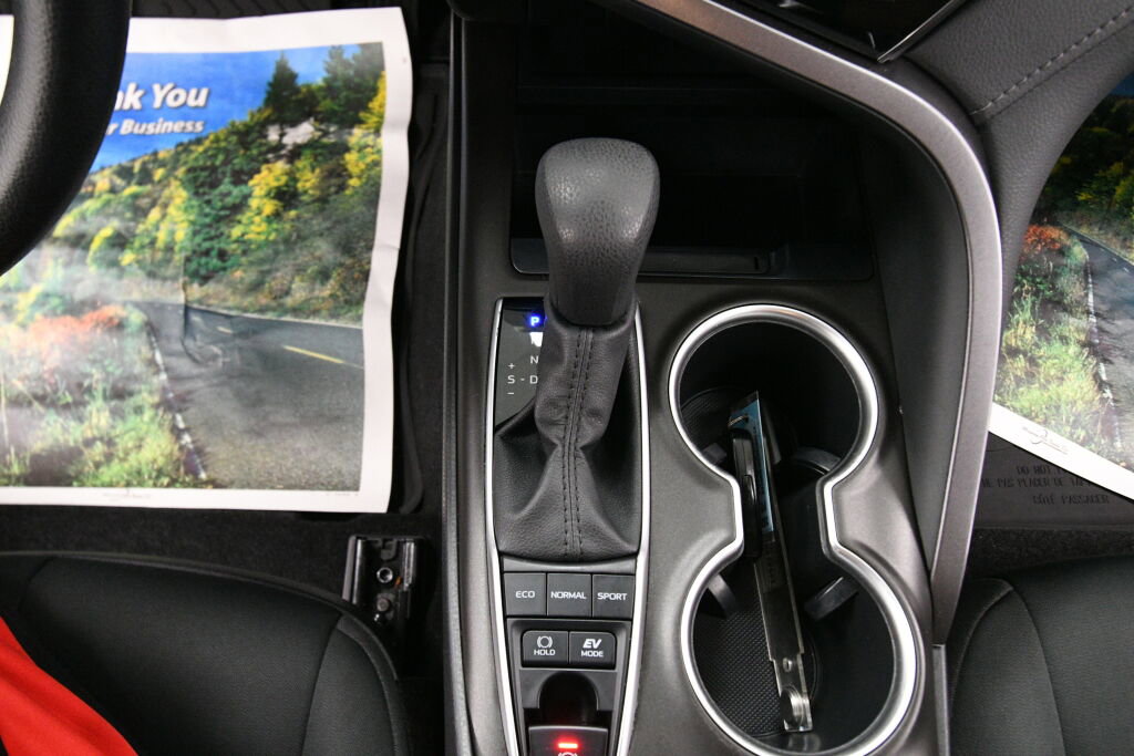 Used 2022 Toyota Camry LE image 15