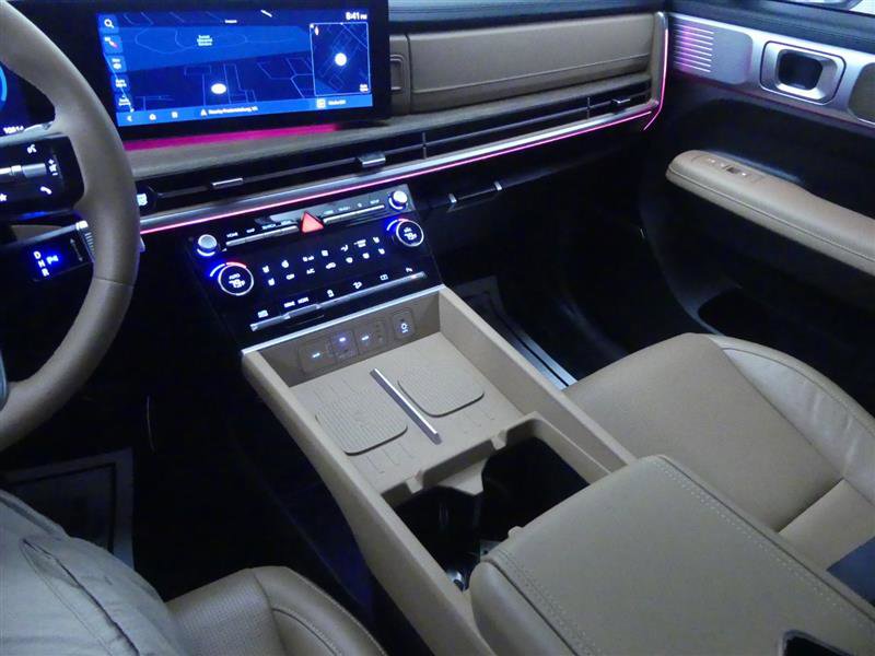 Used 2024 Hyundai Santa Fe Limited image 17