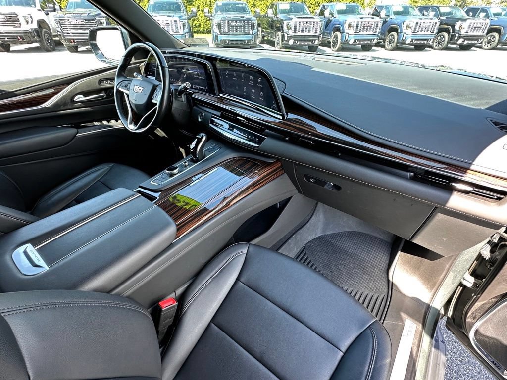 Used 2024 Cadillac Escalade Luxury AWD/4WD image 14