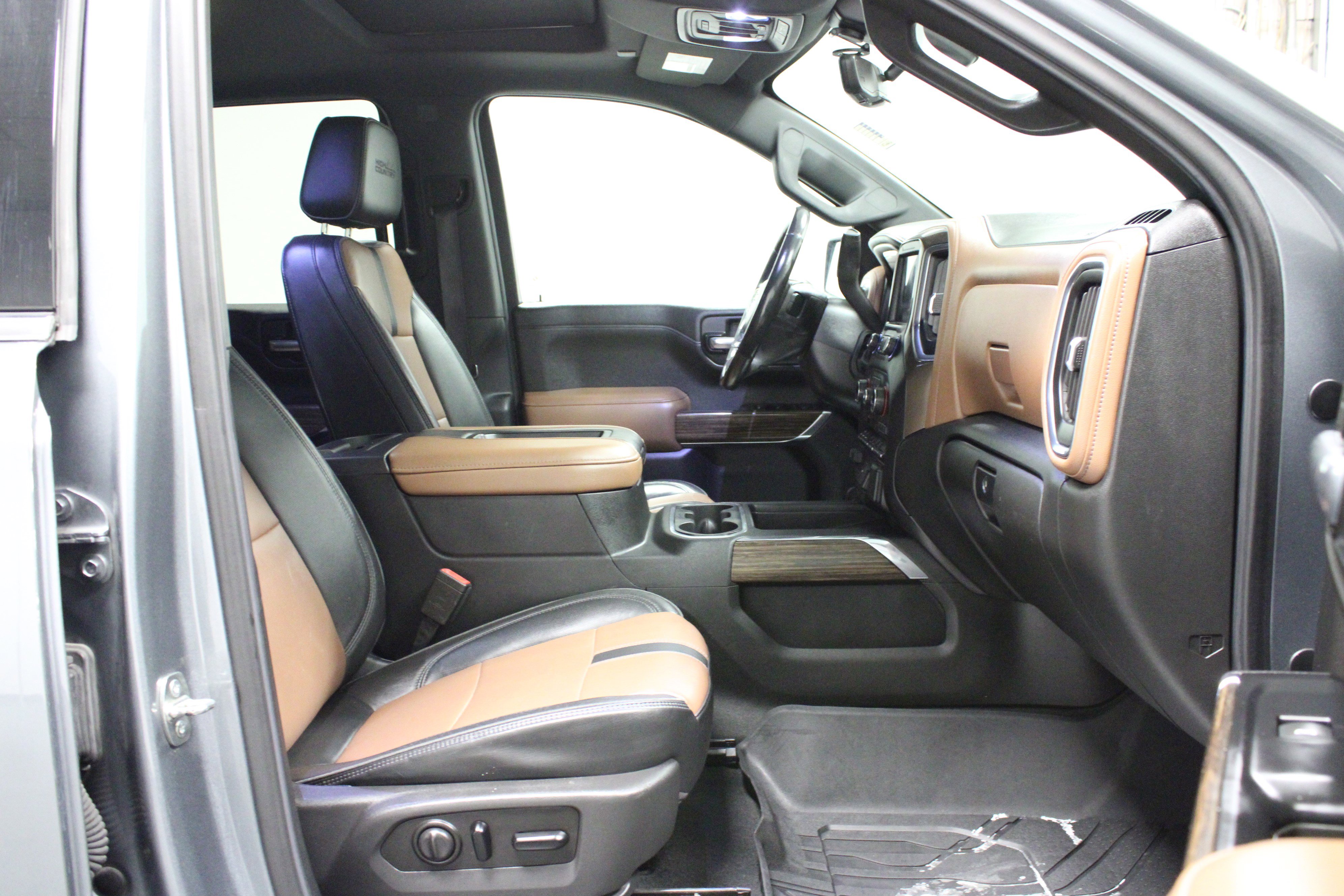 Used 2019 Chevrolet Silverado 1500 High Country image 16