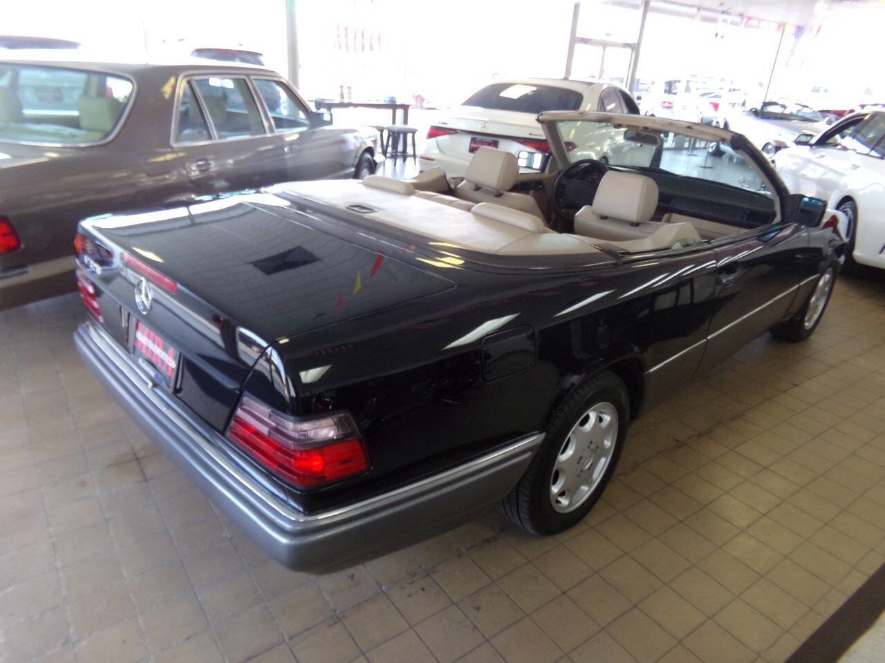 Used 1994 Mercedes-Benz E 320 Convertible image 14
