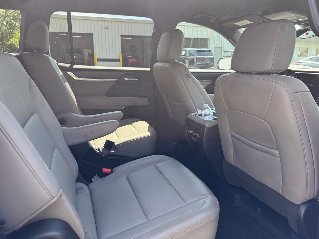 Used 2025 GMC Acadia Elevation w/ Elevation Premium Package FWD image 12