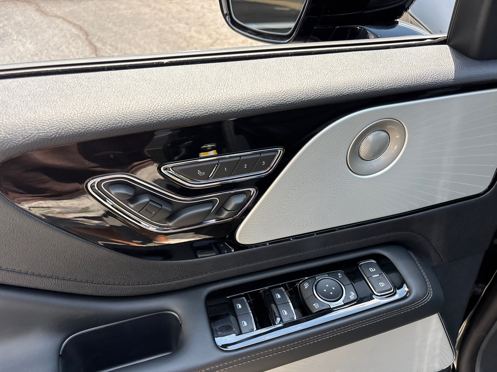 New 2026 Lincoln Aviator Reserve AWD/4WD image 12