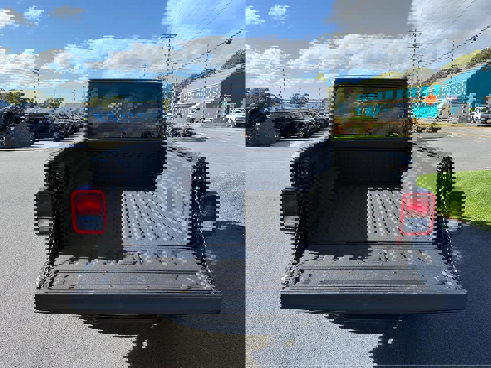 Used 2025 Jeep Gladiator Sport image 8