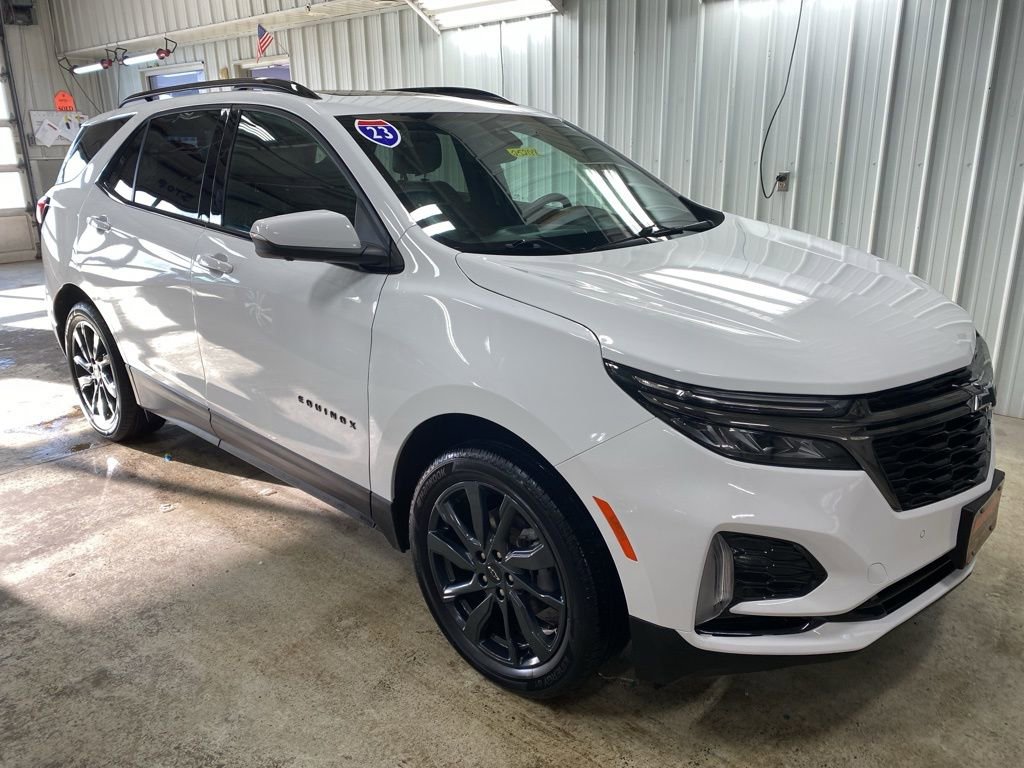 Used 2023 Chevrolet Equinox RS w/ RS Leather Package image 2