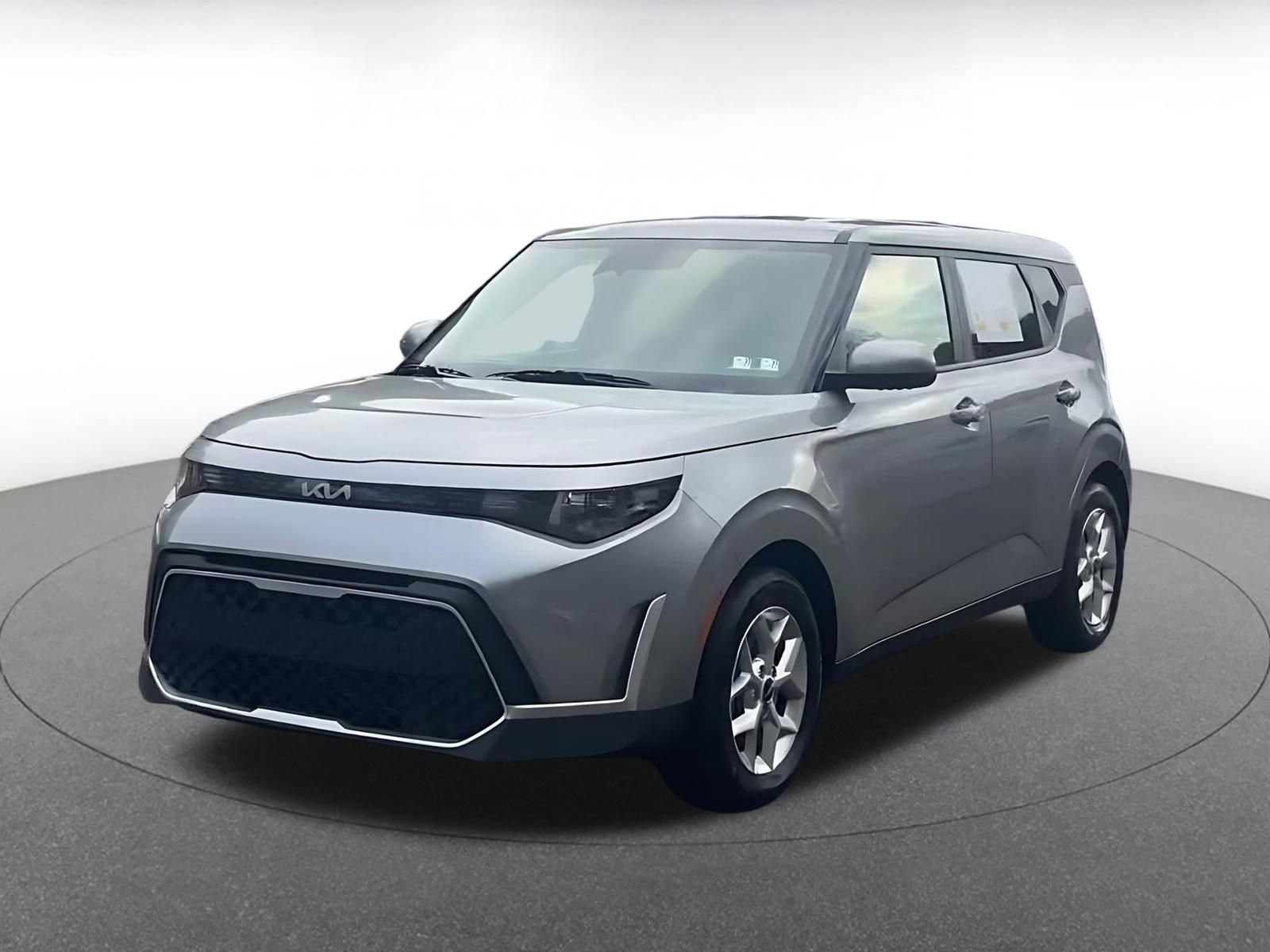 Used 2025 Kia Soul LX w/ LX Technology Package FWD image 7