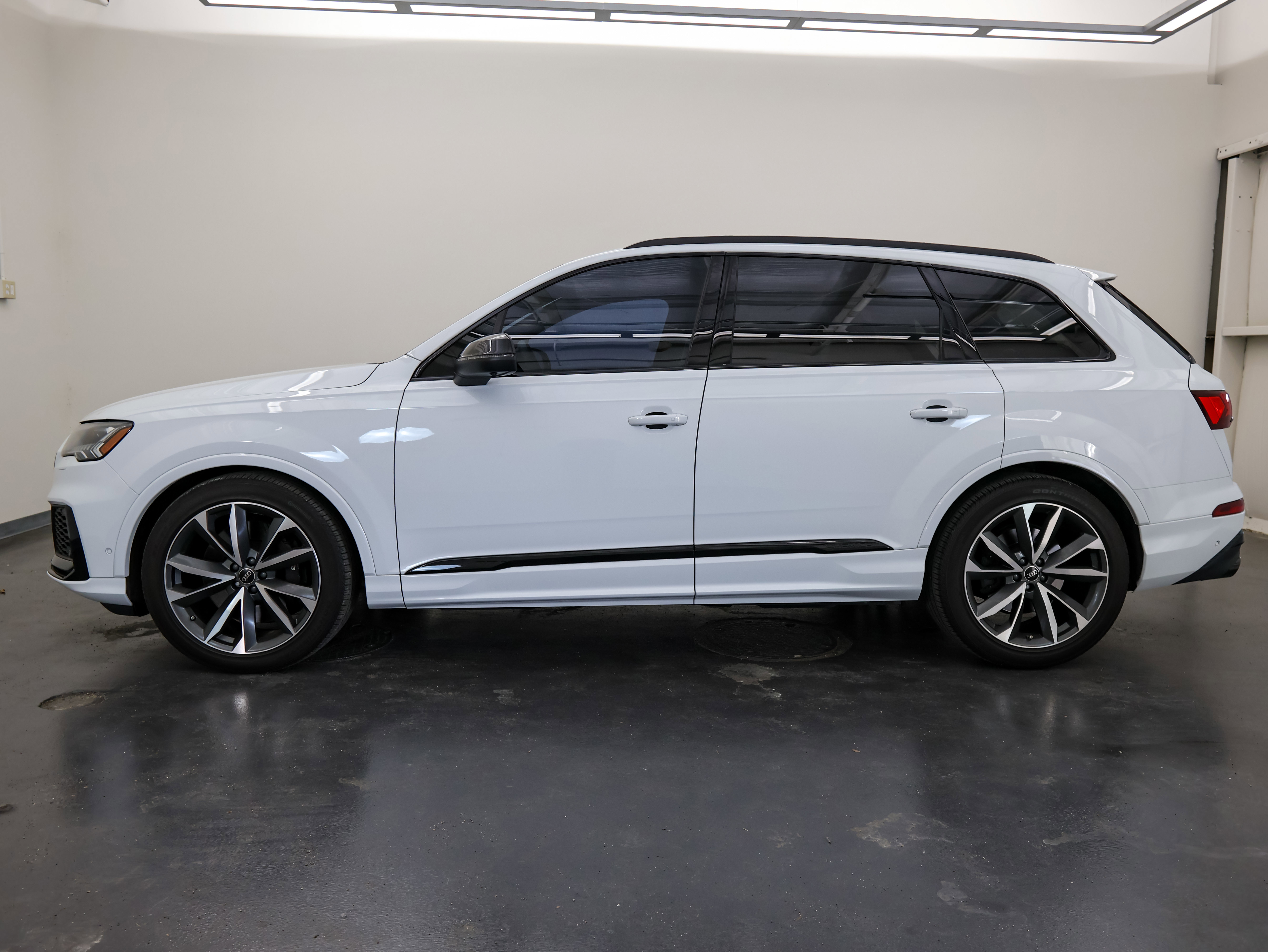 Used 2024 Audi SQ7 Premium Plus w/ Executive Package image 6