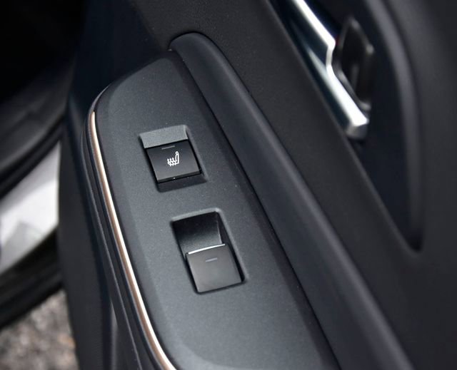 Used 2023 Toyota Crown Limited image 15