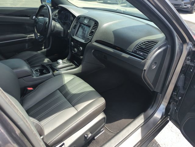 Used 2019 Chrysler 300 S RWD image 32