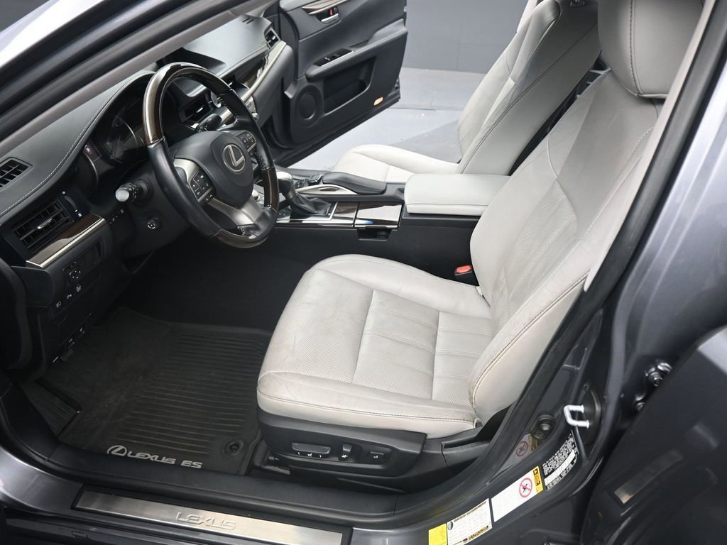 Used 2017 Lexus ES 300h image 9