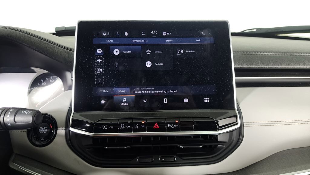 Used 2023 Jeep Compass Limited image 21