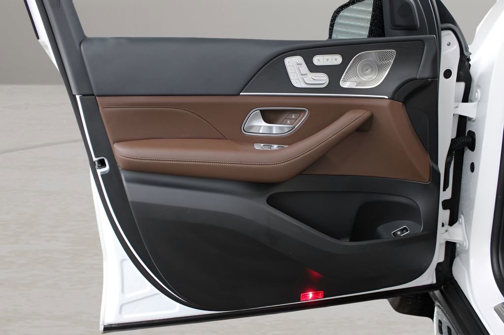 Used 2024 Mercedes-Benz GLS 450 4MATIC image 11