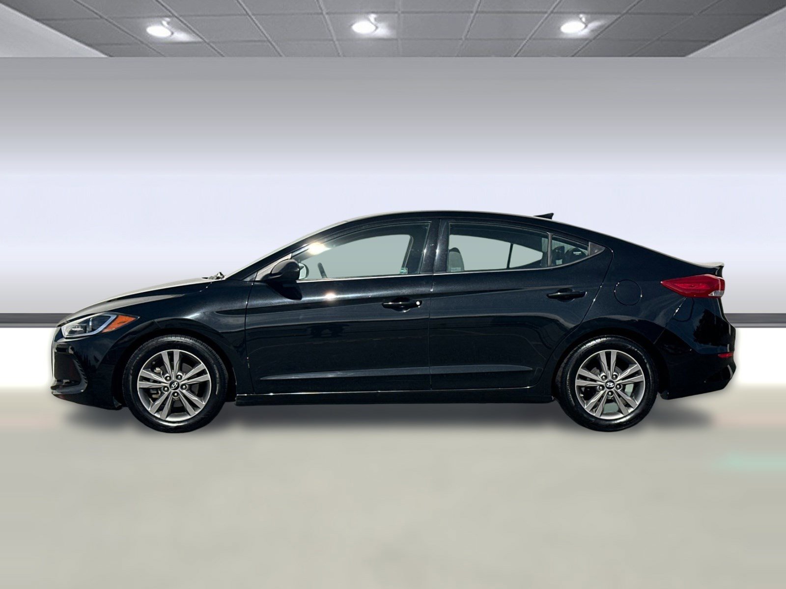 Used 2017 Hyundai Elantra SE image 2