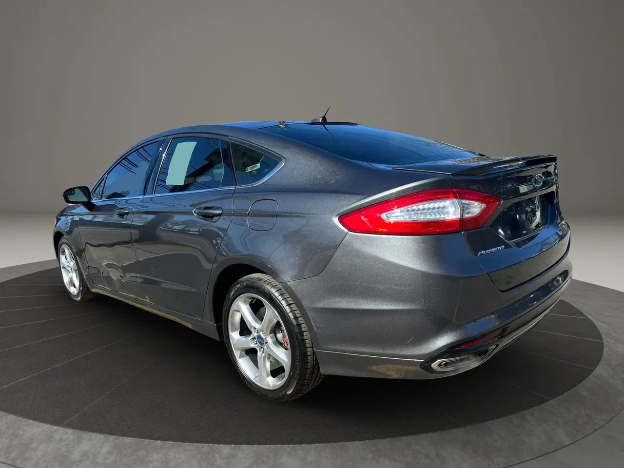 Used 2015 Ford Fusion SE w/ Equipment Group 201A image 7