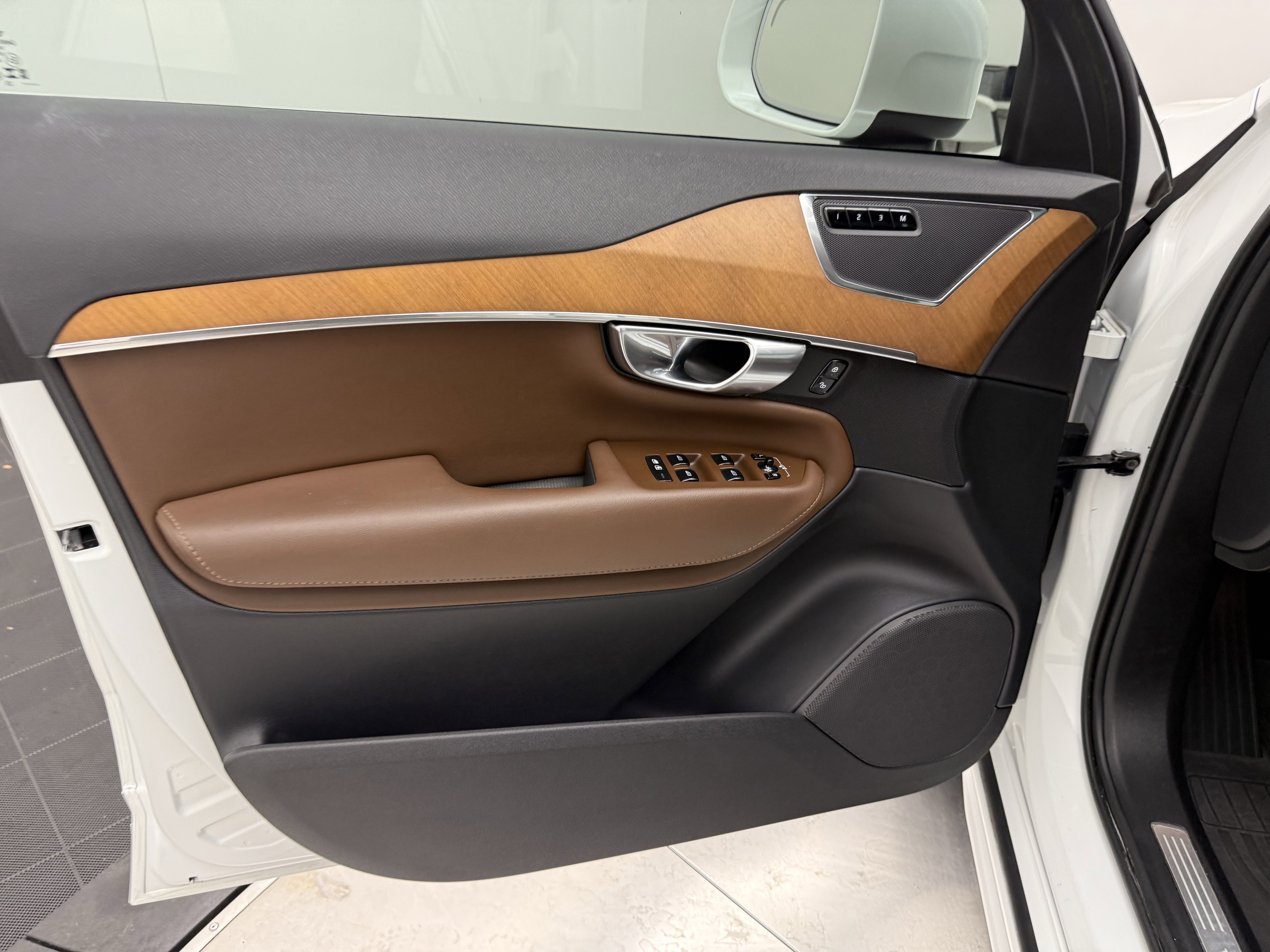 Certified 2023 Volvo XC90 B5 Plus w/ Protection Package Premier AWD/4WD image 10