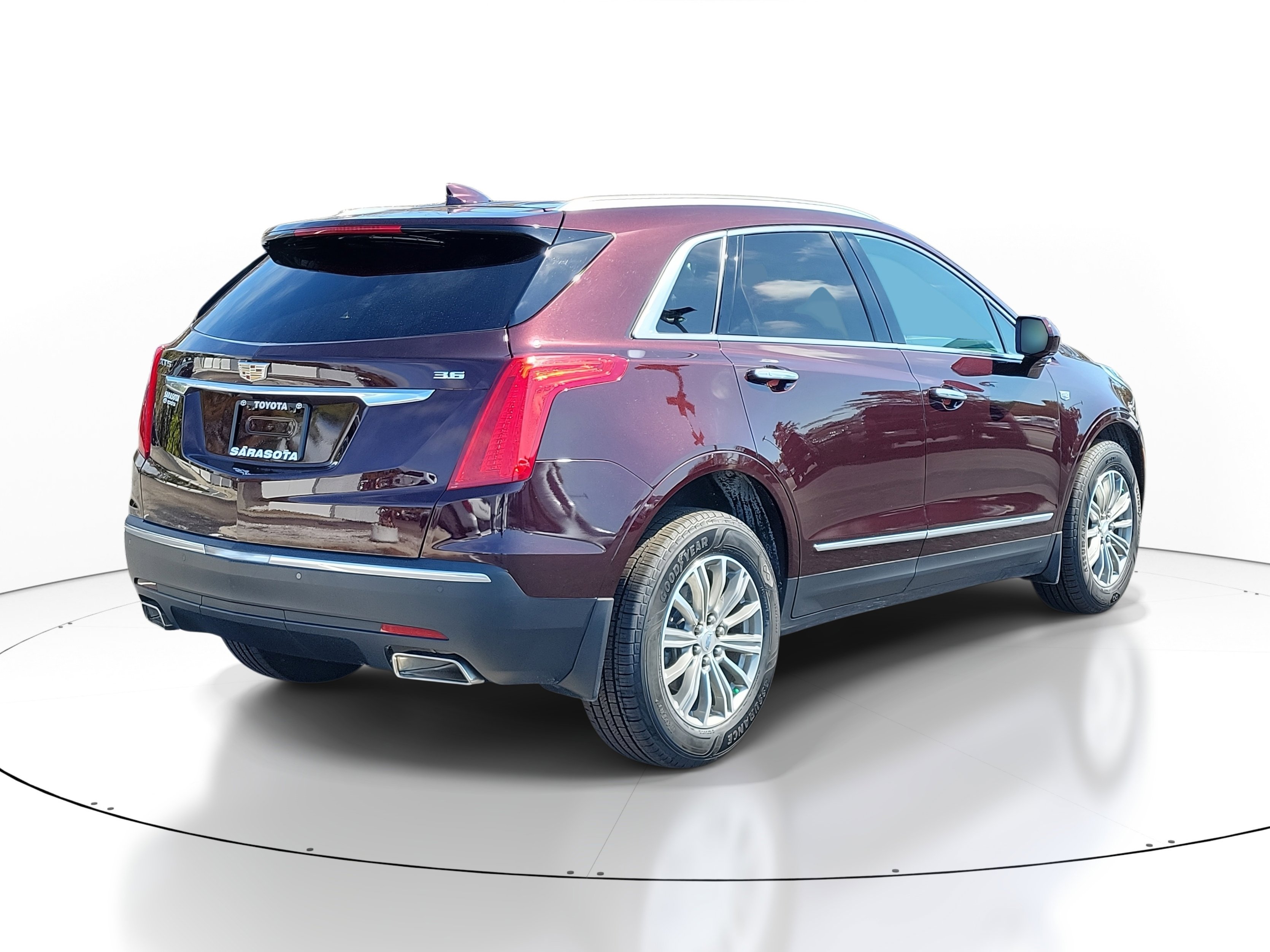 Used 2017 Cadillac XT5 Luxury w/ Driver Awareness Package image 6