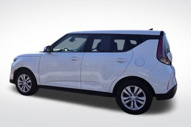Used 2025 Kia Soul LX image 7