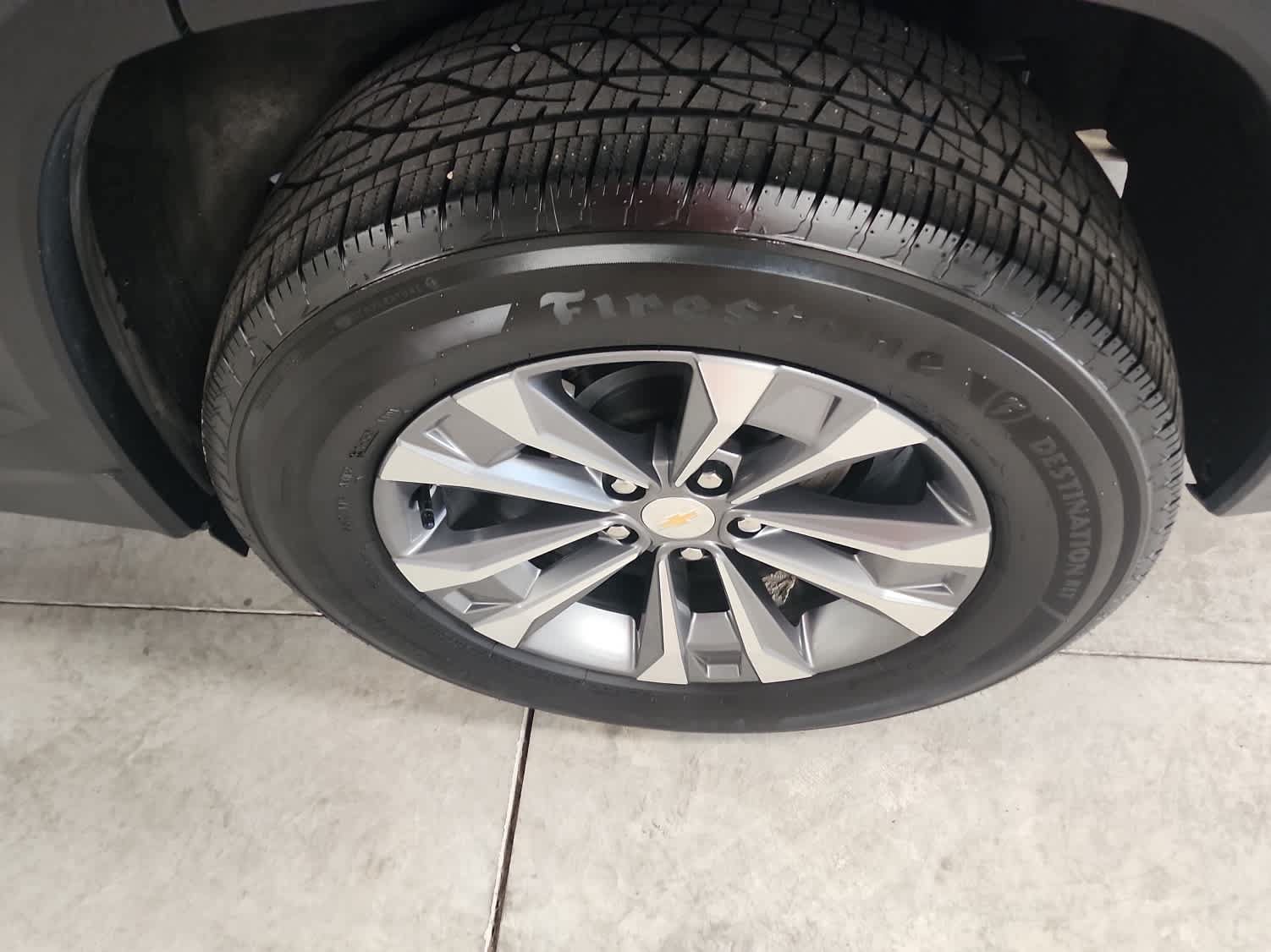 Used 2025 Chevrolet Equinox LT FWD image 13