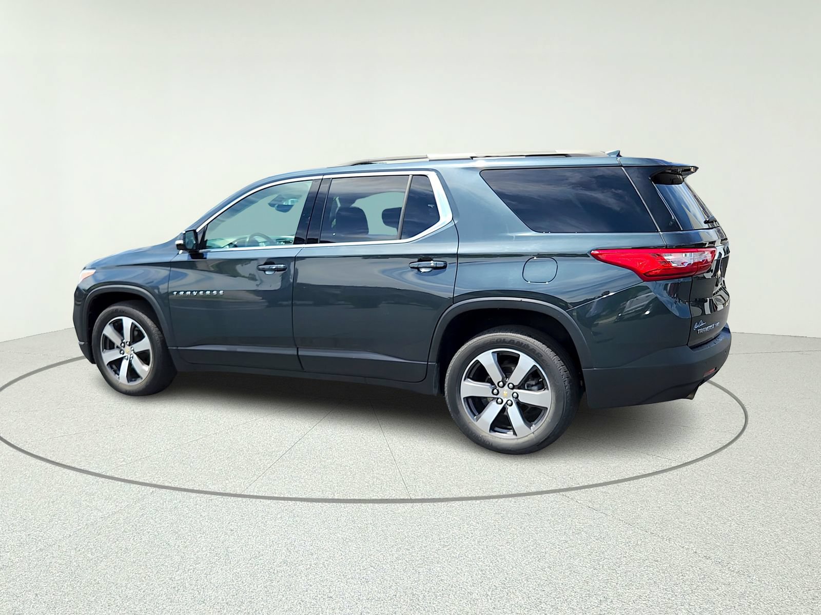 Used 2020 Chevrolet Traverse LT w/ LT Premium Package AWD/4WD image 5