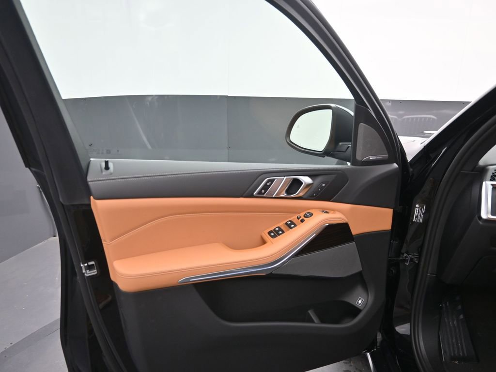 New 2026 BMW X5 xDrive50e w/ Premium Package AWD/4WD image 5