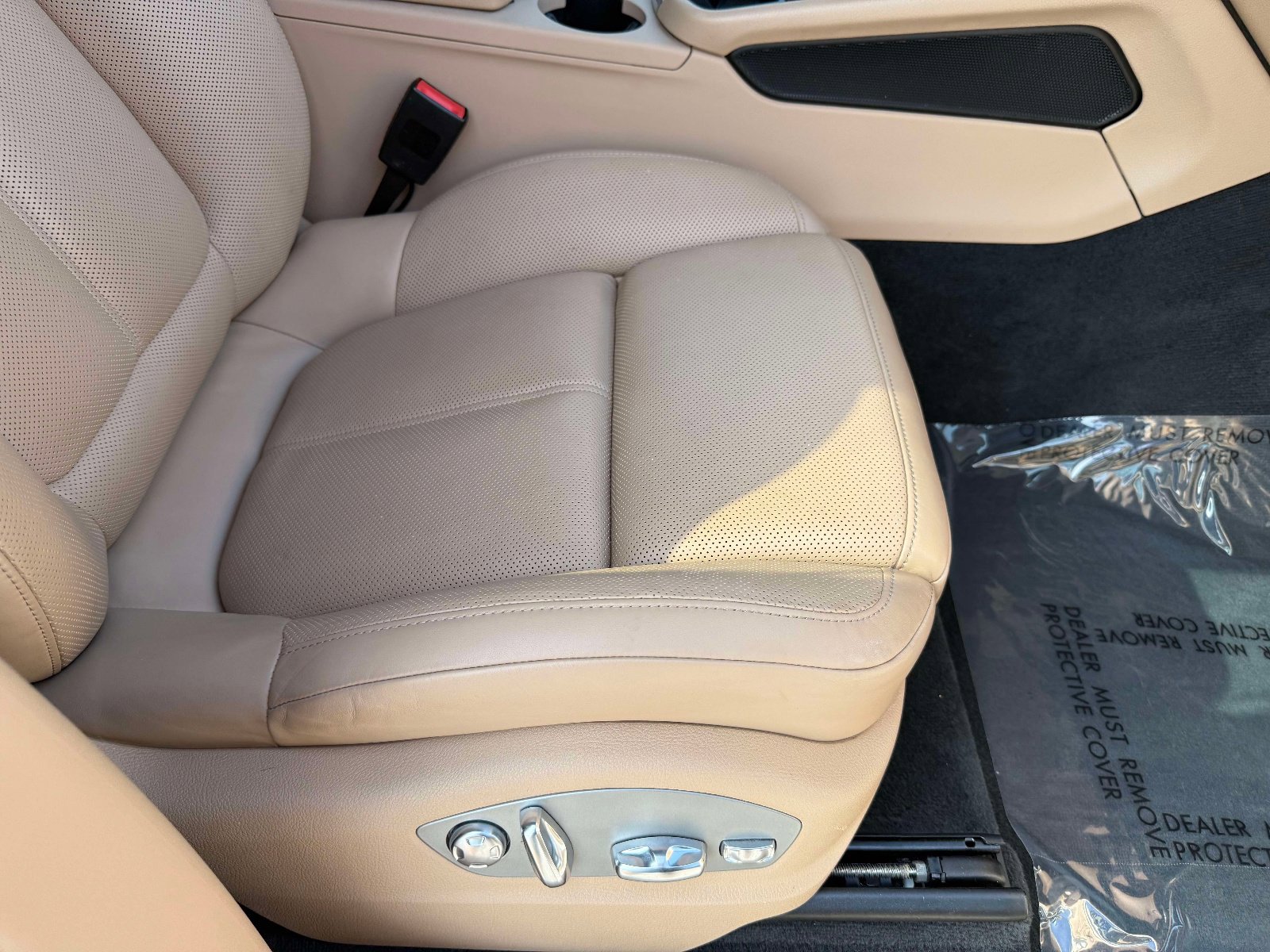 Used 2022 Porsche Macan image 32