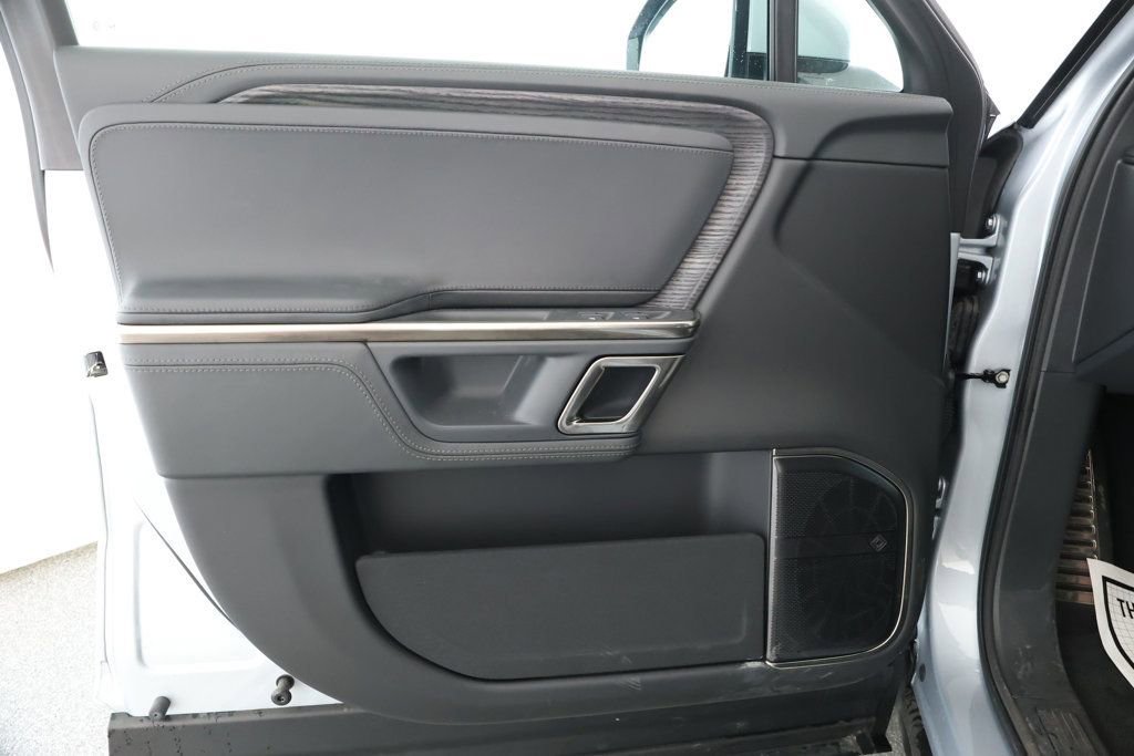 Used 2023 Rivian R1S Adventure image 9