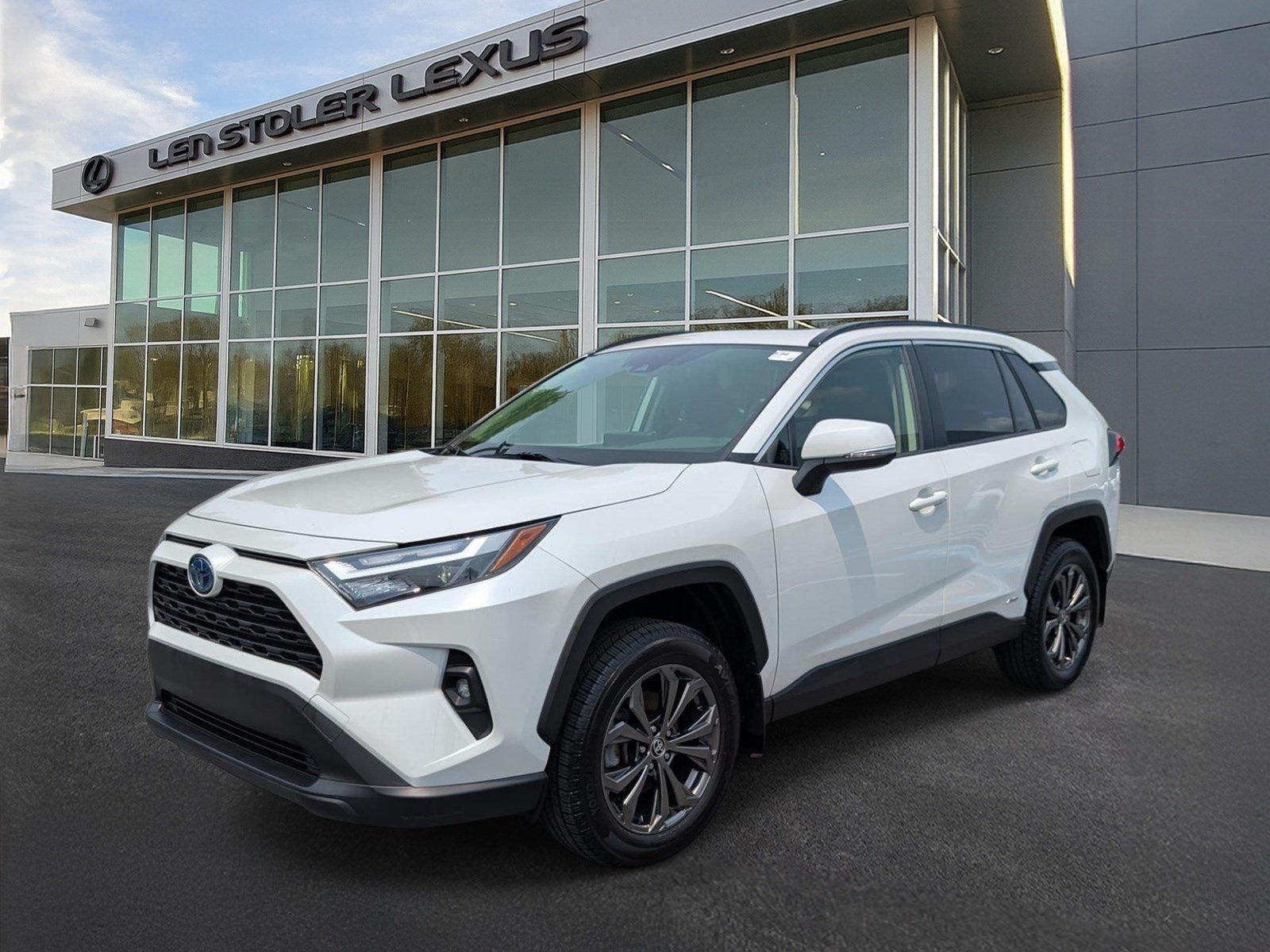 Used 2023 Toyota RAV4 XLE Premium AWD/4WD image 7