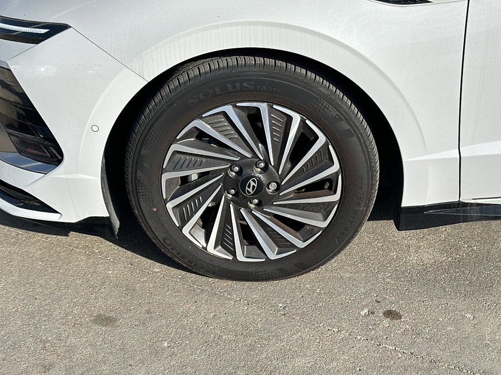 New 2025 Hyundai Sonata Limited FWD image 3