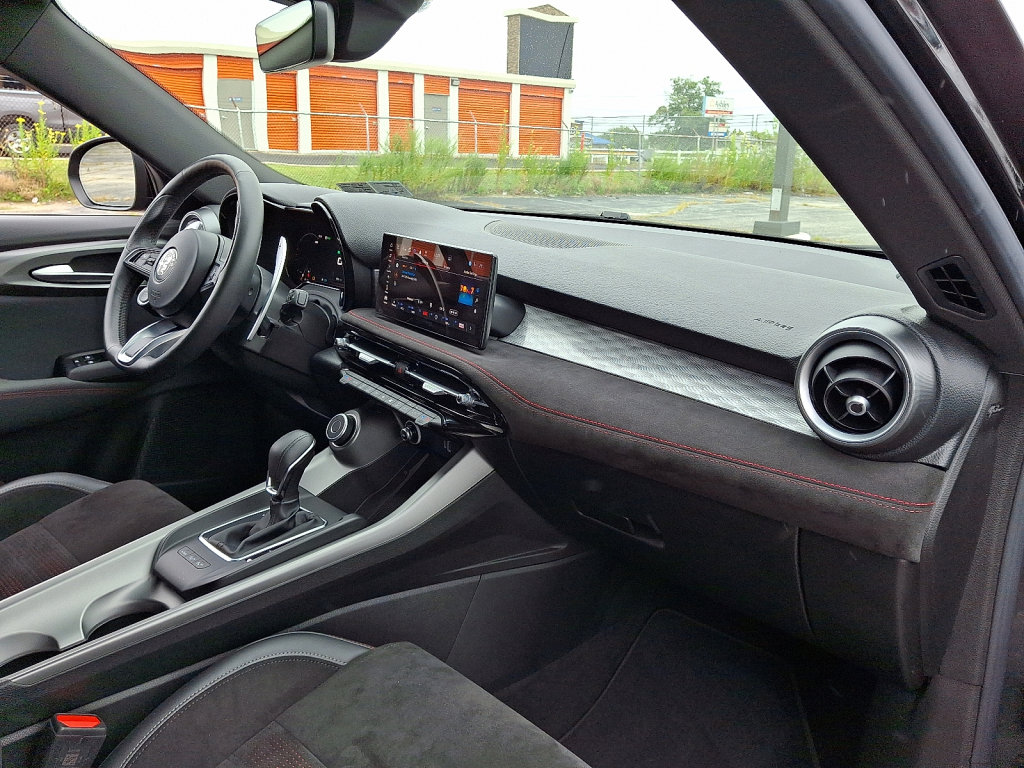 Used 2024 Alfa Romeo Tonale Veloce image 11