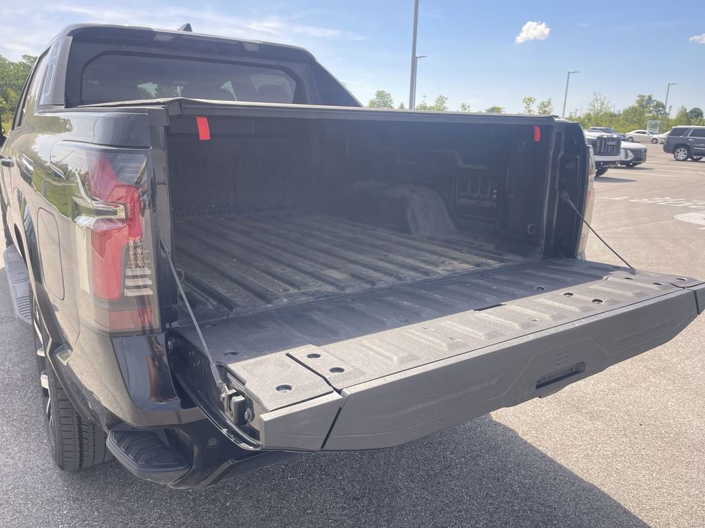Used 2025 Chevrolet Silverado EV RST AWD/4WD image 5
