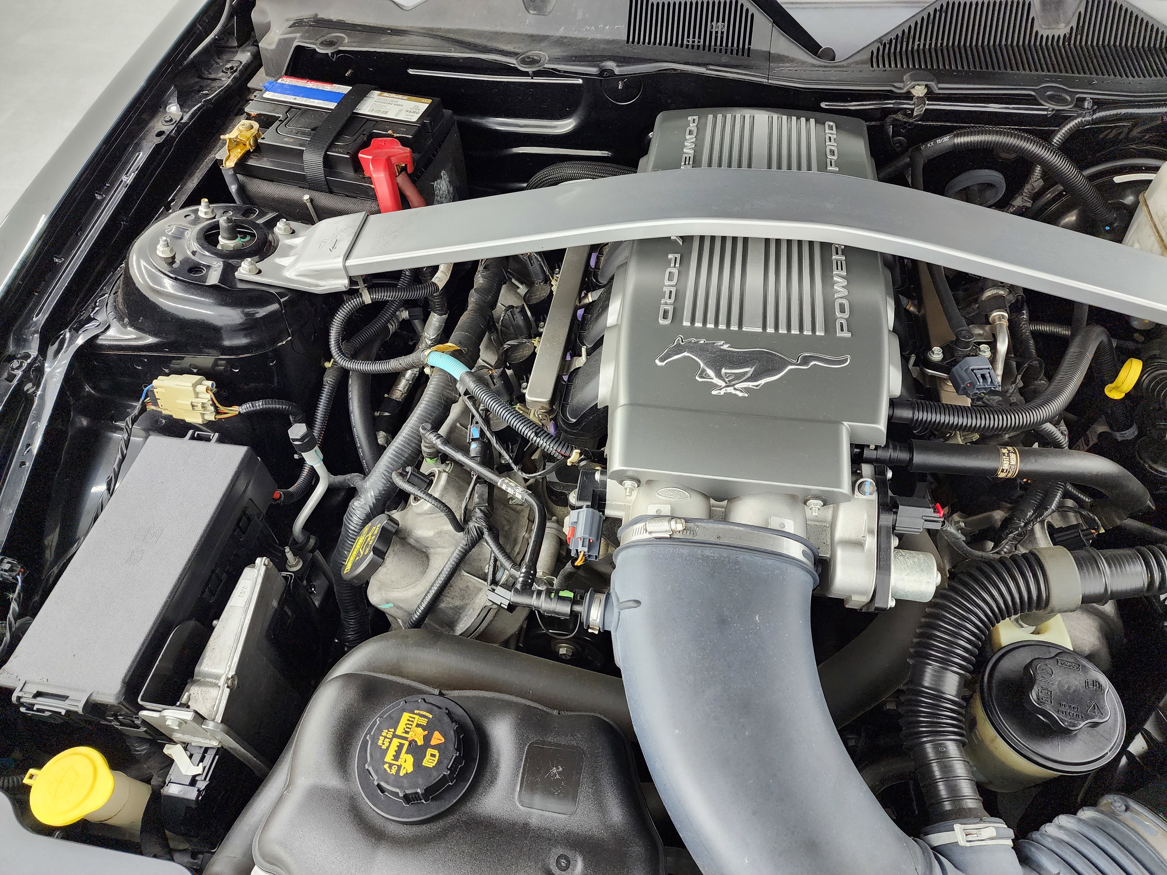 Used 2010 Ford Mustang GT Premium image 17