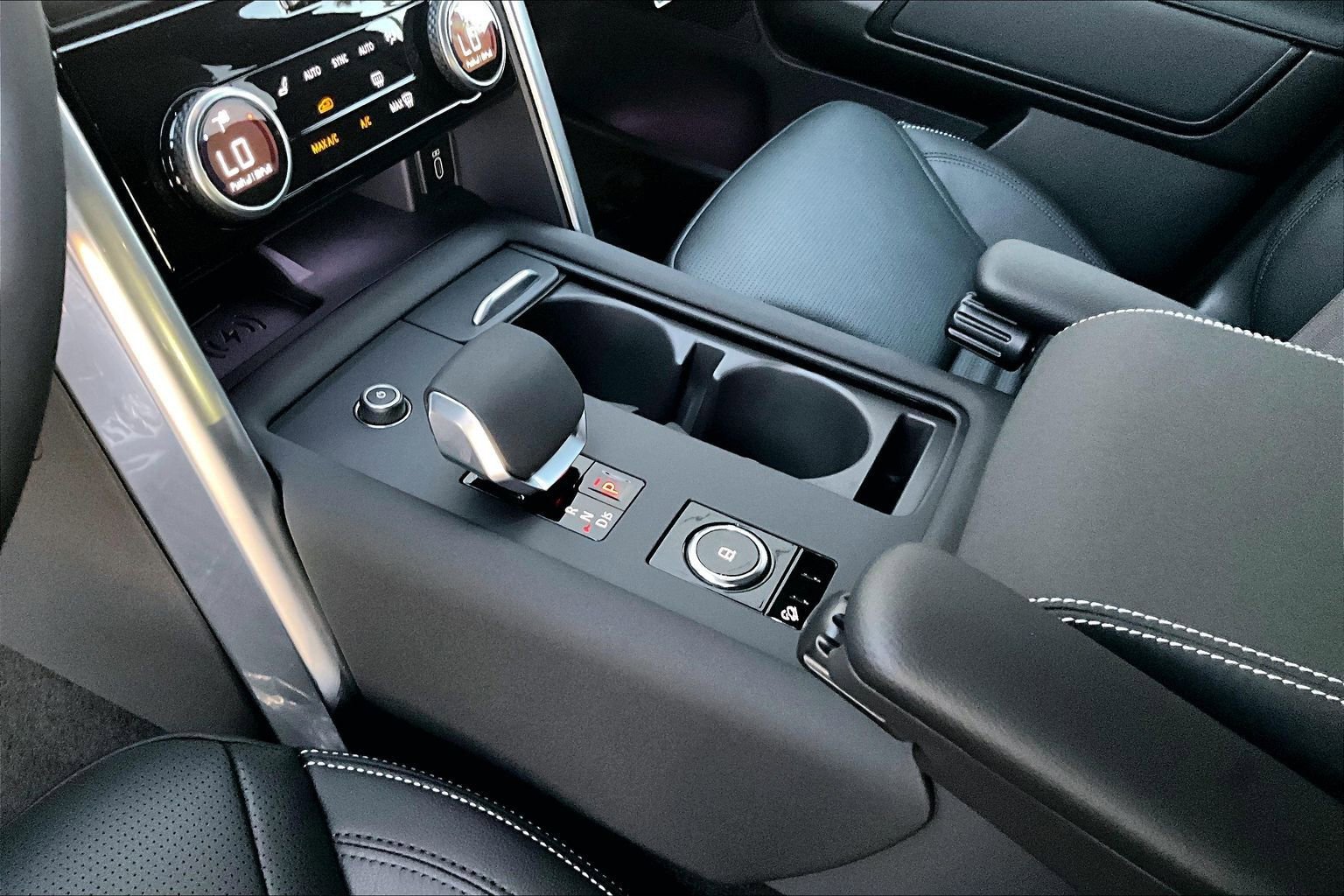 New 2026 Land Rover Discovery Limited Edition image 8