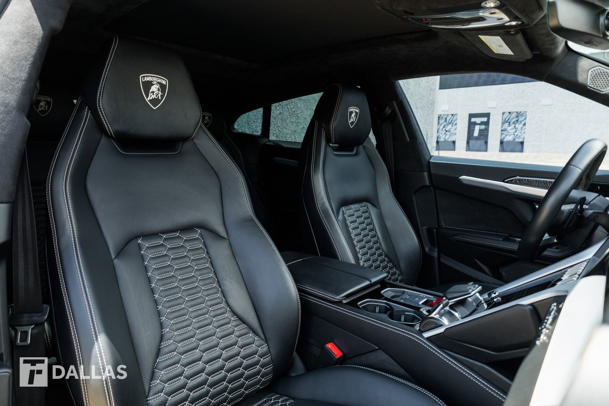 Used 2019 Lamborghini Urus AWD/4WD image 43