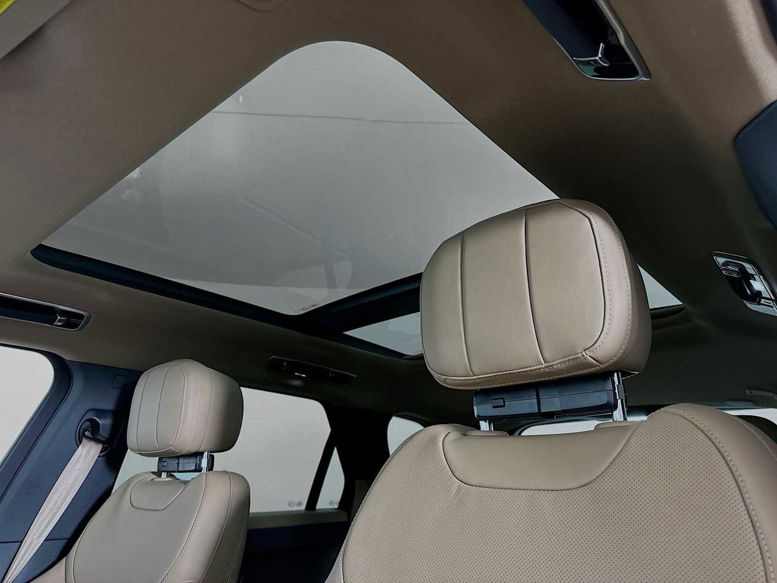 Used 2024 Land Rover Range Rover Sport SE image 12