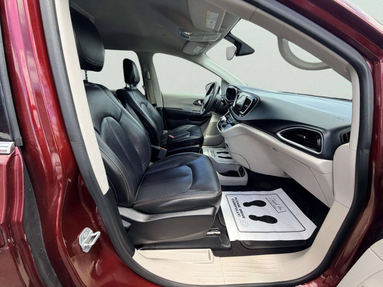 Used 2017 Chrysler Pacifica Touring FWD image 34