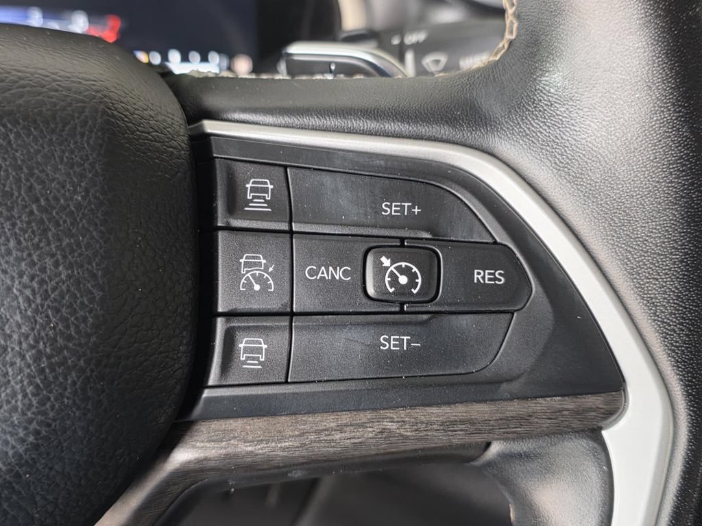 Used 2022 Jeep Grand Cherokee L Limited RWD image 28